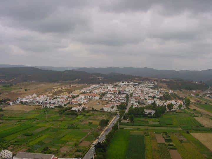 Aljezur: Blick auf die Neustadt