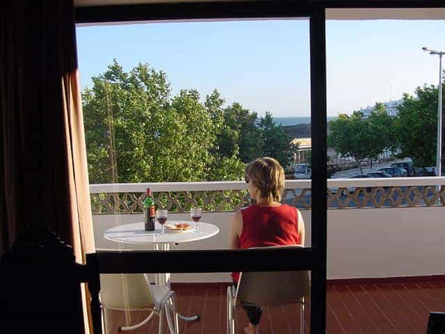 Sigrid auf dem Balkon